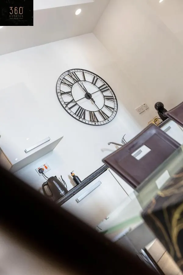 Wonderful, Designer 2Br Home With Large Sofa & Tv By 360 Estates Saint Julian's 0*,
